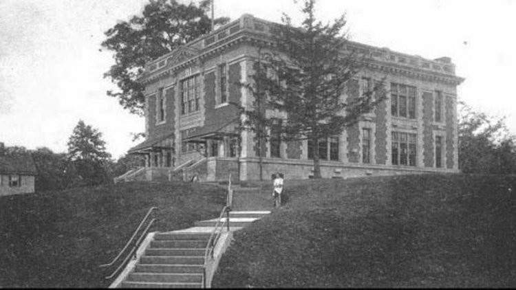 PS 34 at Fort Wadsworth. Postcard of Fort Wadsworth.