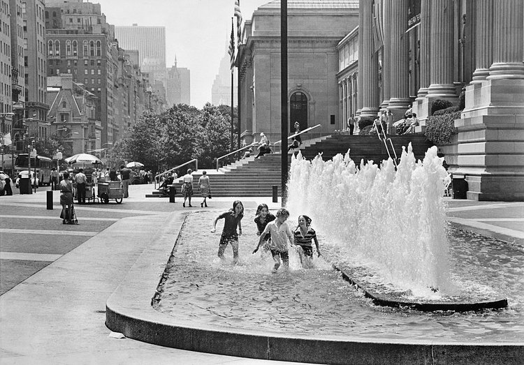 June 10, 1976: An unseasonably hot day in mid-June called for splashing in the fountains outside the Metropolitan Museum of Art.