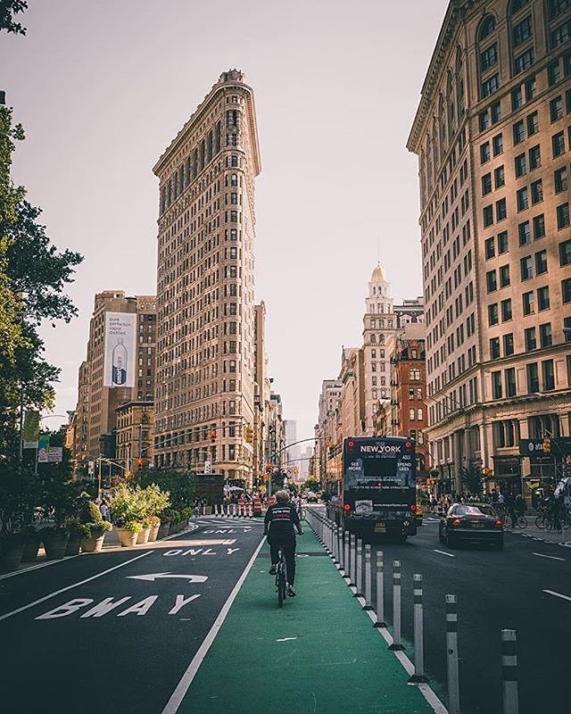 Flatiron Building, New York. Photo via @alexstelma #viewingnyc #newyorkcity #newyork