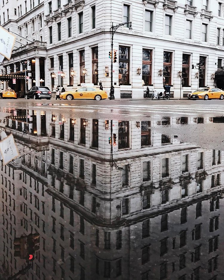 Любимые места в NY, которые можно снимать бесконечно и обязательны к посещению:
📍Plaza 🏰
📍Собор св. Патрика⛪️
📍Утюжок)))🏫
📍Центральный парк🌲🌳
📍Бруклинский мост🌉
📍Times Square 🌆