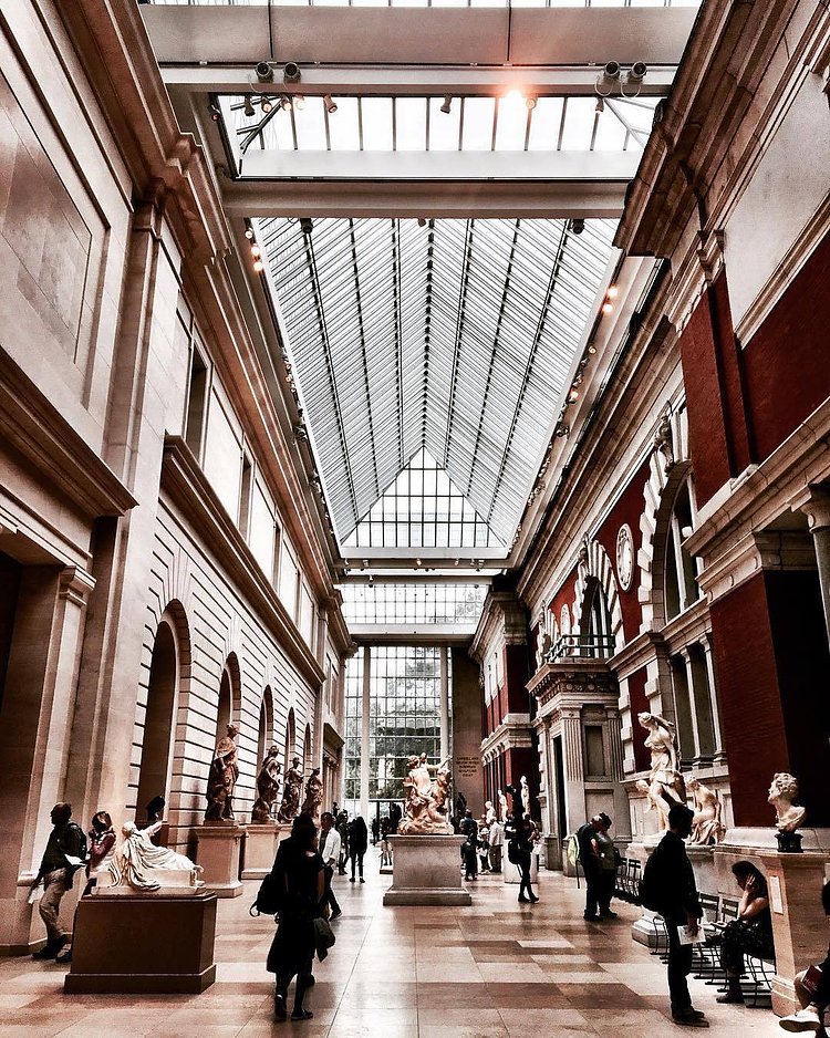 Metropolitan Museum of Art, New York. Photo via @newyork.kakana #viewingnyc #nyc #newyork #newyorkcity #themet #metropolitanmuseumofart