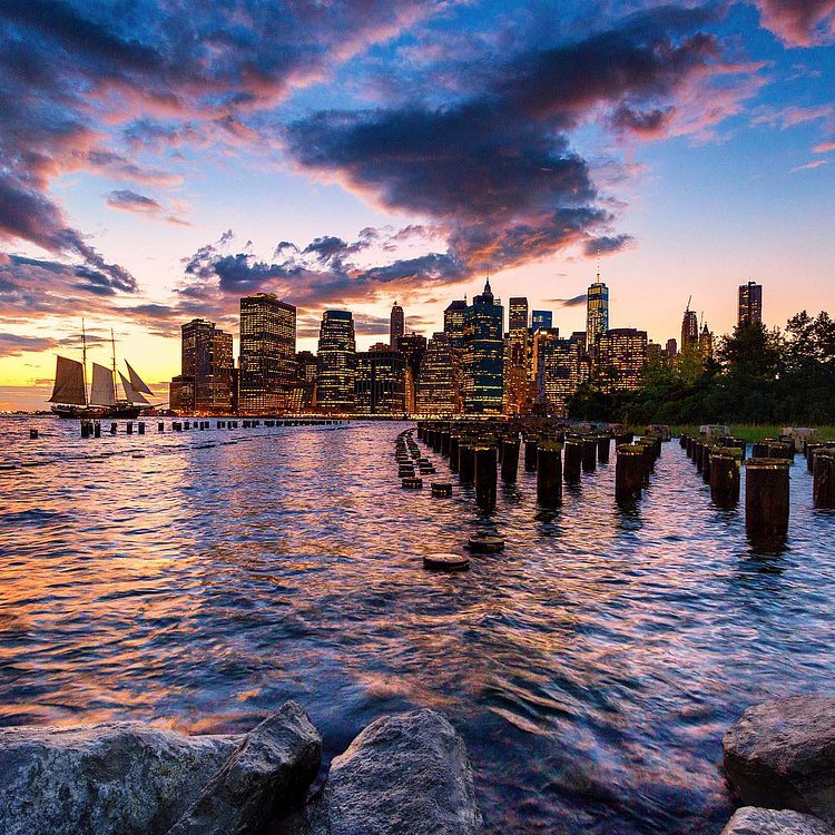 • Sunset with friends •

Had the honour of finally meeting up with @asteryx and @jude_allen last night, these two guys have insane feeds and have consistently inspired me to push my work. Check them out! I also shot with the awesome @createwitnate who is just starting out on Instagram (his work is crazy 😍) and met @ryanmillier who also smashes Instagram big time!! Of course the night wasn't complete without the legendary @mjinnyc creating killer shots 🇺🇸 This was Brooklyn Bridge Park at sunset ❤️ @travelrepublic #Holidaysin3words 'Relaxing sunset moments' 
w/ 16-35mm f/4 |  1/10 |  f/7.1 |  ISO 250 |