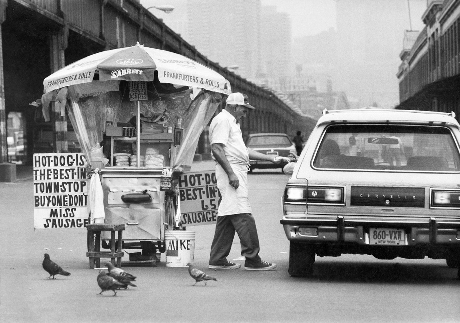 Canal Street shops and street traders, lower Manahattan, New York -  photographs and feature