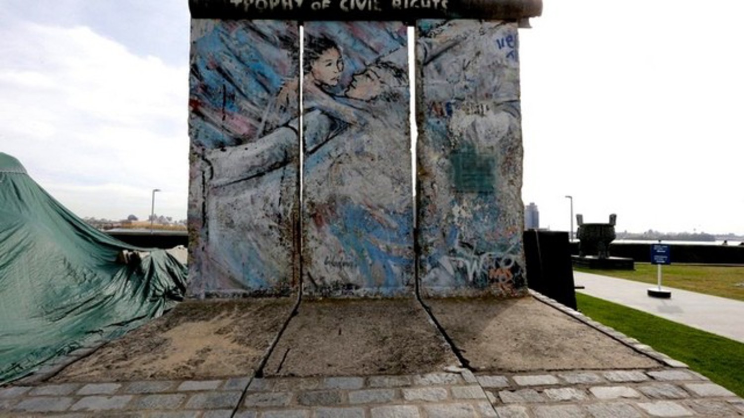 The United Nations Berlin Wall