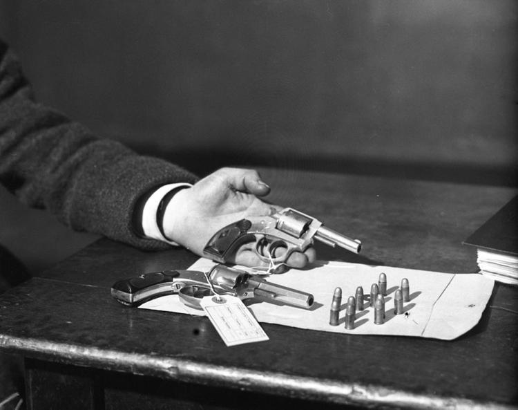 Vintage Photographs of the Mafia's "Mob Molls" in New York City Viewing NYC