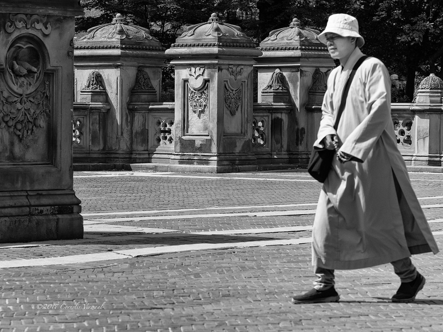 Don't fall for It | The fake monks are back in full force in Central Park. Please wave them off politely and don't engage. They are not real and not connected to any monestery.