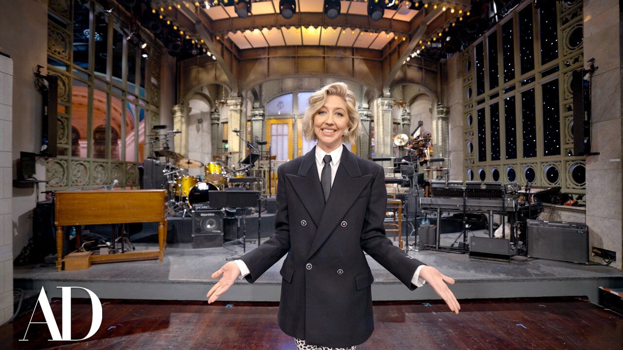 Watch Inside Snl S Iconic Studio 8h With Heidi Gardner Chloe Fineman
