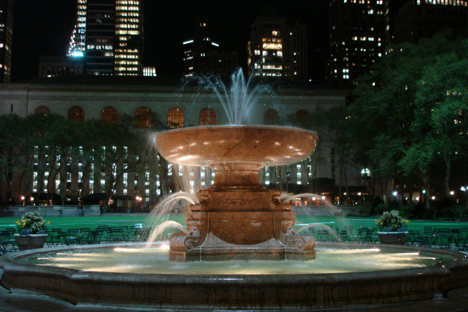 park fountain at night