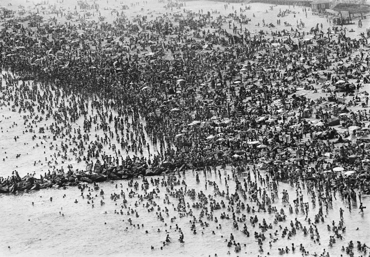 Aug. 3, 1975: Coney Island was one of the few areas of activity during that summer’s hottest days, as the “Coney Island Chamber of Commerce reported a crowd of more than 1 million people, including more than 5,000 who slept on the beaches overnight,” The Times reported. Elsewhere across the five boroughs, “New York City was a town in low gear,” as temperatures seemed to linger in the 90s without any respite in sight.