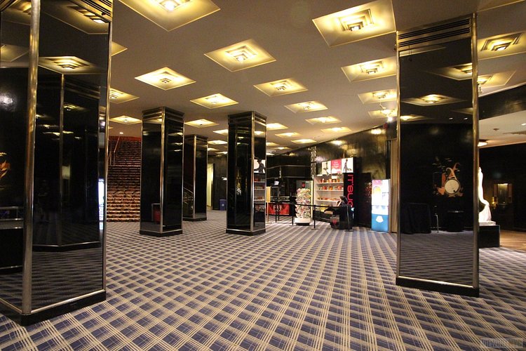 Lower Level Lobby | Built in 1932, Radio City Music Hall is a prime example of art deco architectural style that has withstood the test of time. With tons of gold, reflective surfaces and geometric design, walking through the venue is a bit like stepping back in time. Most of the fixtures, furniture and ornamentation are original, and any replacements are exact replicas of how the theater looked 80 years ago.

Read more here: <a href="https://viewing.nyc/i-braved-a-walkthrough-of-radio-city-music-hall-meant-for-tourists/" rel="nofollow">viewing.nyc/i-braved-a-walkthrough-of-radio-city-music-ha...</a>