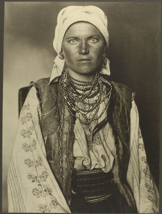 A Ruthenian woman. Portraits for Ellis Island.