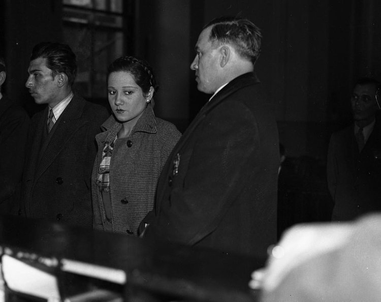 Mob Moll, 1935: Though she may look like an innocent young girl, Jean Hantover was anything but as she was arrested for being mobster George Zeller's gun moll in a Brooklyn holdup in 1935.