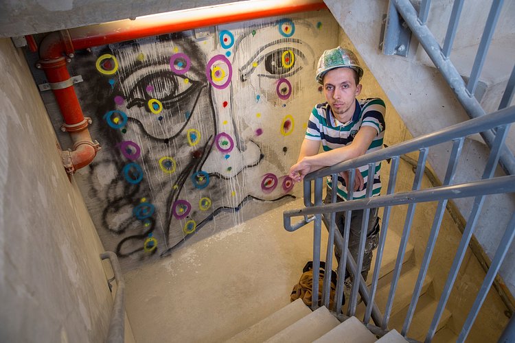 Two years ago, Pajtim Osmanaj, moved to New York from Kosovo after working toward a degree in fine art. To pay his bills, he took a job in construction laying tile. Earlier this year, he ended up at a job at 560 West 24th Street, a boutique condominium in West Chelsea near the High Line and turned the construction site into his canvas.