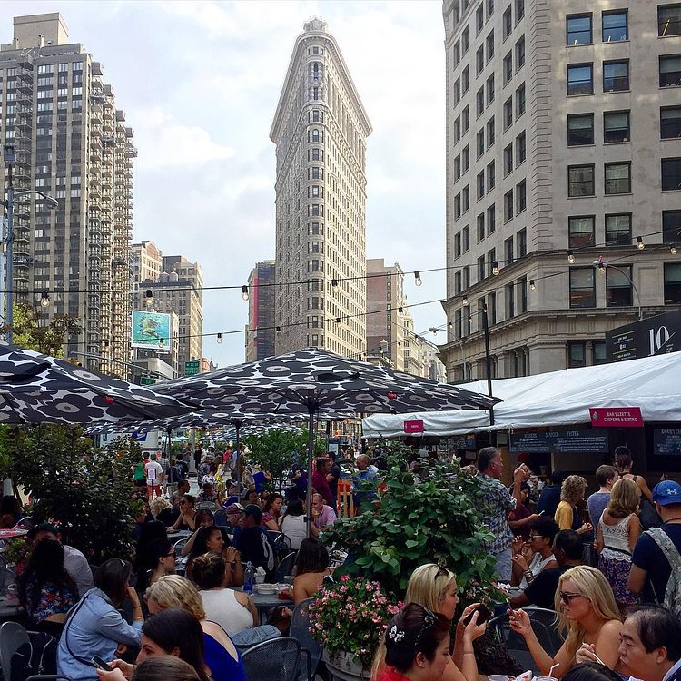 Come join in on the #MadSqEats opening day festivities! So many delicious offerings to choose from - be sure to check out newcomers @koanyc, @farmroadhospitality and @jicamafood! 
Fantastic photo by our partner @madsqparknyc. 
#eaturban #nyc #eeeeeats