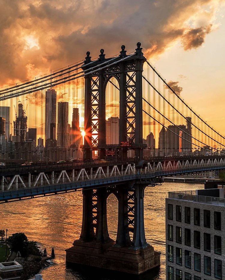 Manhattan Bridge, New York, New York.