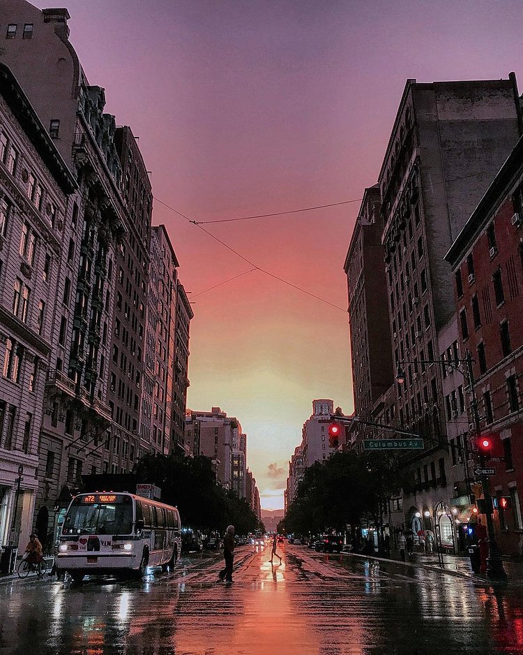 New York is beautiful this evening, even in the rain. 😍