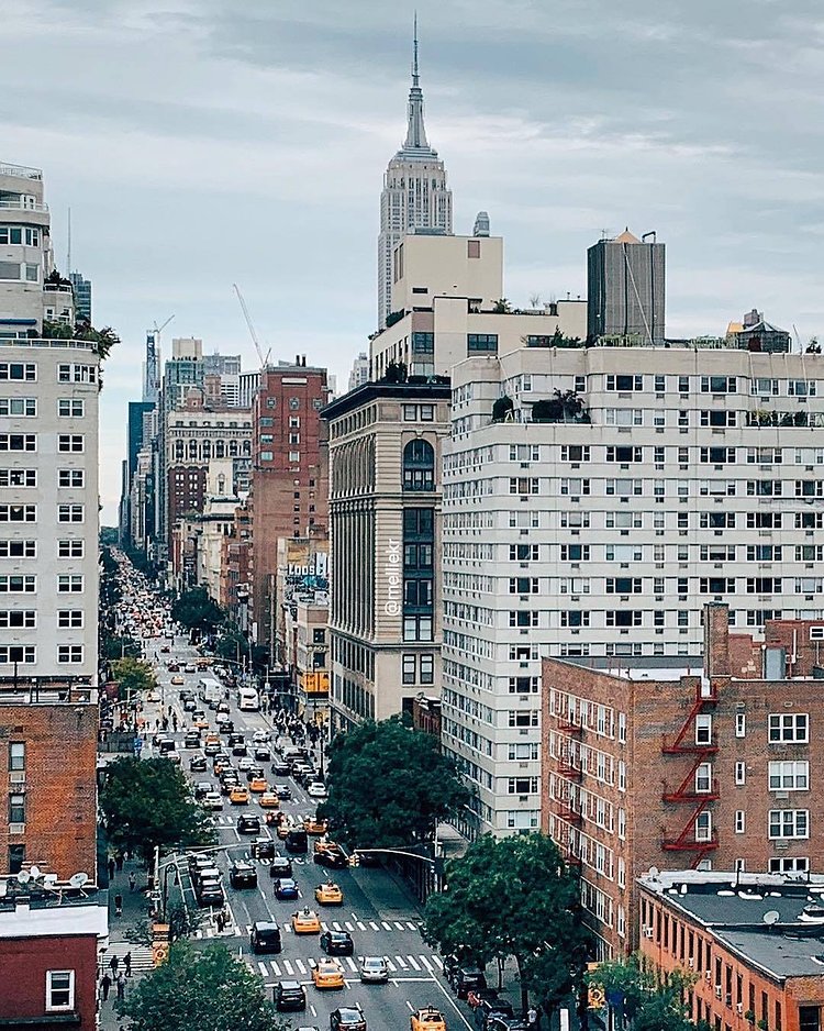 6th Avenue, Manhattan. Photo via @melliekr #newyork #newyorkcity #nyc #viewingnyc #6thavenue #6thave