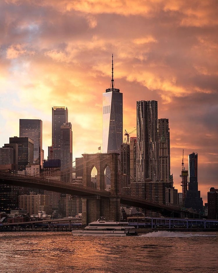 New York, New York. Photo via @zura.nyc #viewingnyc #nyc #newyork #newyorkcity #sunset #brooklynbridge #brooklynbridgepark