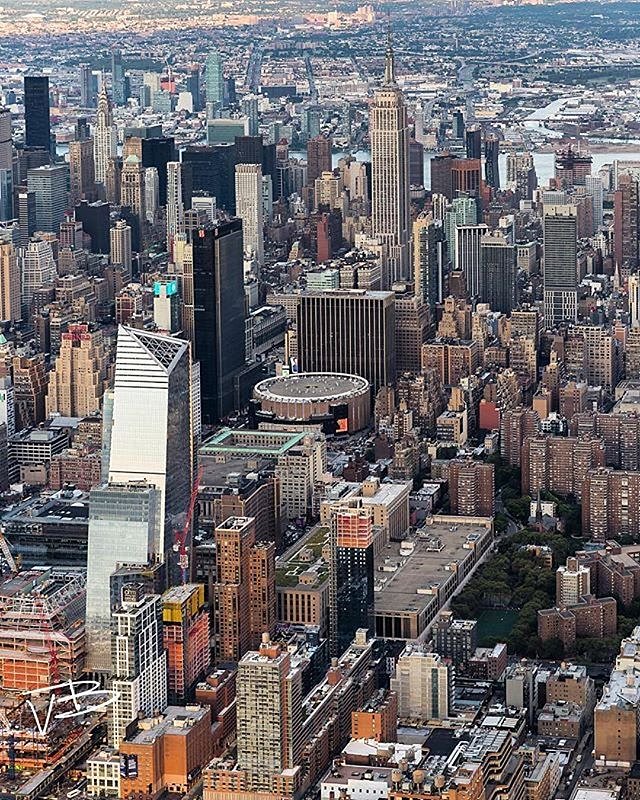New York, New York. Photo via @vikvik7 #viewingnyc #newyorkcity #newyork #nyc