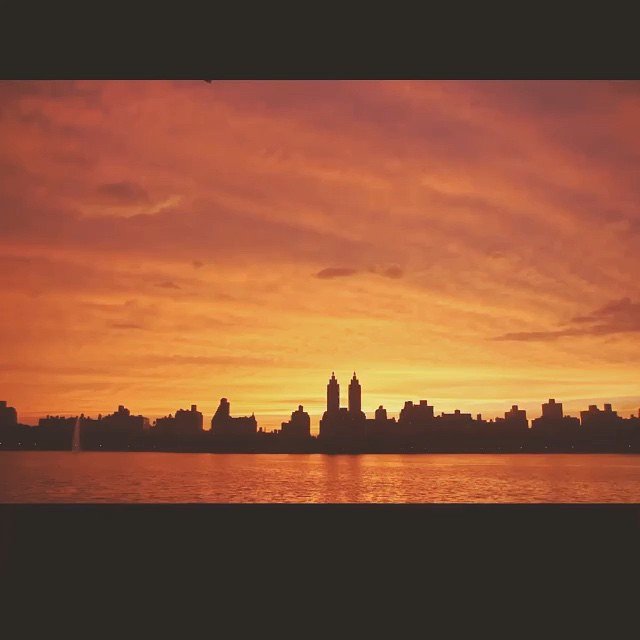 Thundering calm of last night's NYC sunset over the Upper West Side. Timelapse by @jaysansone @nycprimeshot