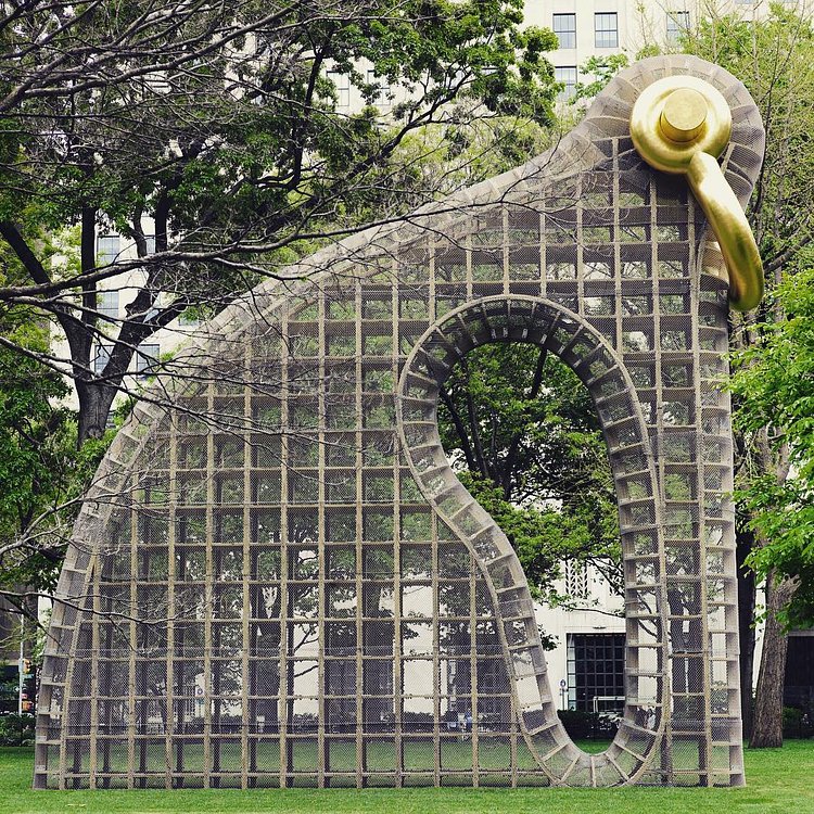 Big city big sculptures 🐘 #standtall #bigbling @madsqparknyc  #art