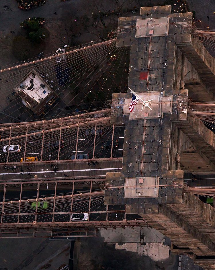 Brooklyn Bridge, New York. Photo via @zura.nyc #viewingnyc #nyc #newyorkcity #newyork #brooklynbridge