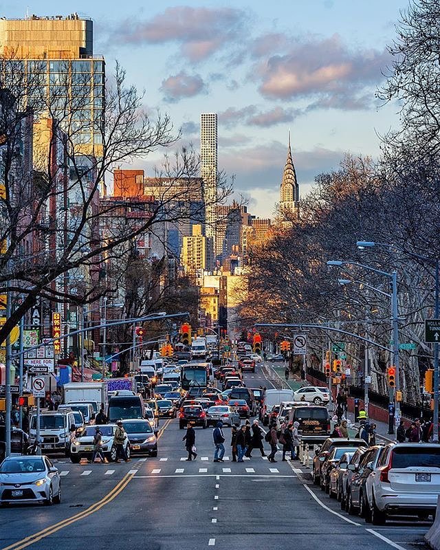 Chrystie Street, Manhattan. Photo via @papakila #viewingnyc #newyork #newyorkcity #nyc #chrystiestreet