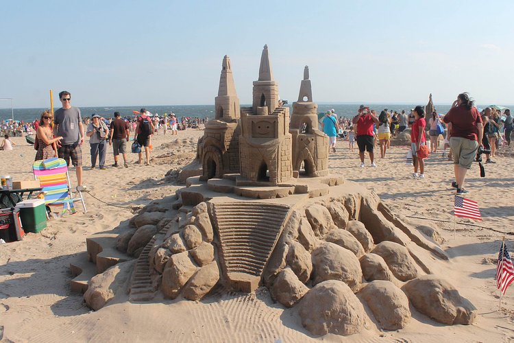 Tim O’Keefe and Rich Demand’s award winning sculpture. See the cat ears?