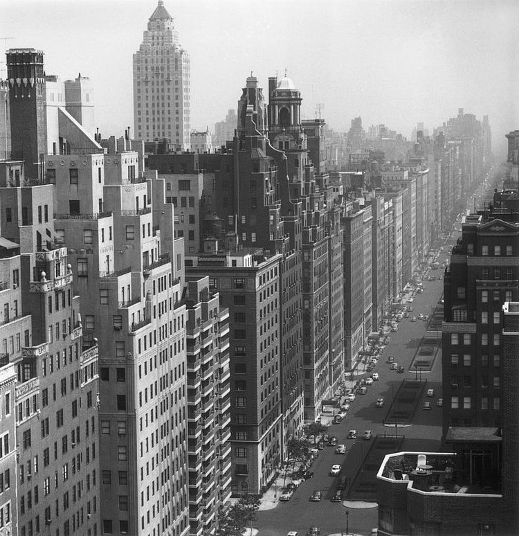 Park Avenue, New York, 1953
#Photo by Slim Aarons http://t.co/lOw3d8uY6c