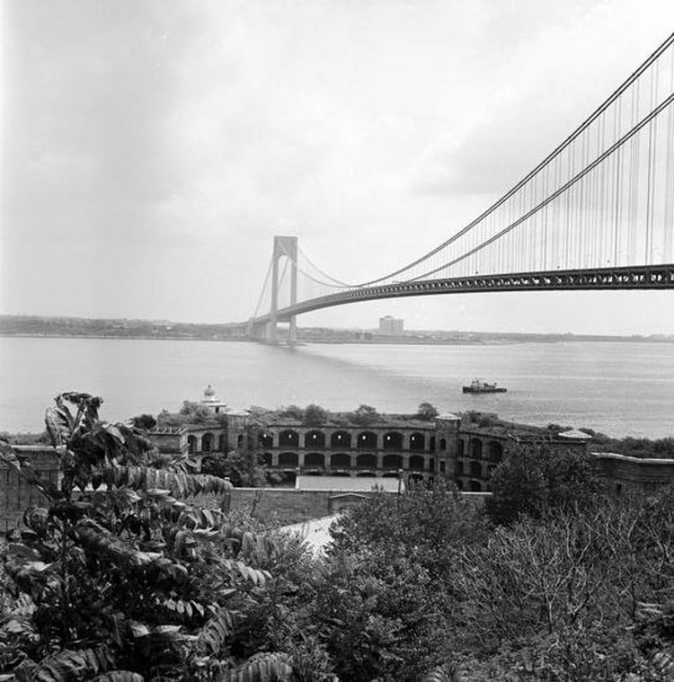 Postcard of Fort Wadsworth, photographed by Edmund V. Gillon