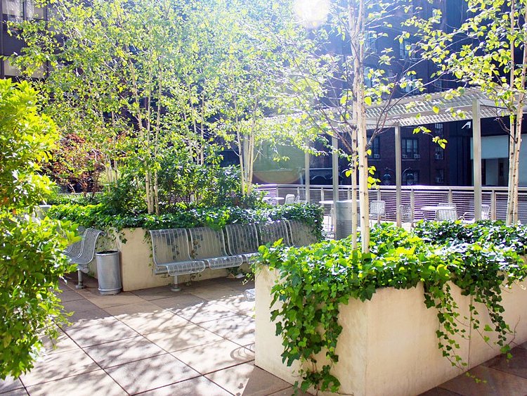 E 40th St. and 3rd Avenue