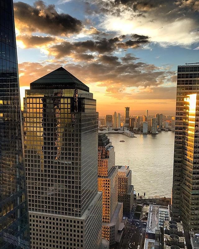 New York, New York. Photo via @weeraaro #viewingnyc #newyork #newyorkcity #nyc #sunset
