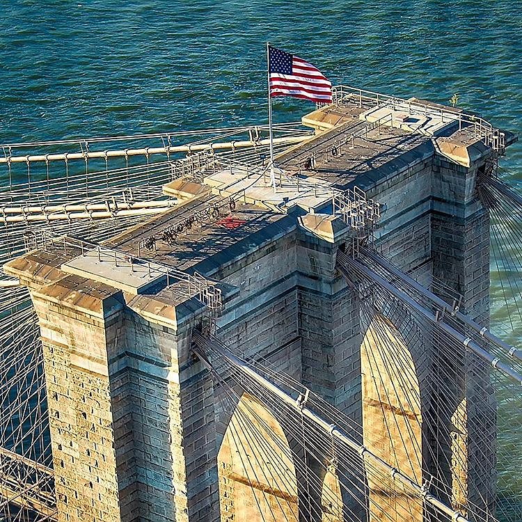 #oldglory soaking up another #nyc sunset atop the #brooklynbridge ©rdp3photography @wingsairheli .. #canon_photos #team_canon #teamcanon #nyc #ny #what_i_saw_in_nyc #nycity #instanyc #picturesofnewyork #colorofnewyork #nyloveyou #photos_of_new_york #photosofnewyork #bridge #bridgephotography #sunset #america #newyork #icapture_nyc #topnewyorkphoto #nycinstagram #thecreatorclass #illgrammers #artofvisuals #heatercentral #meistershots #nycityworld