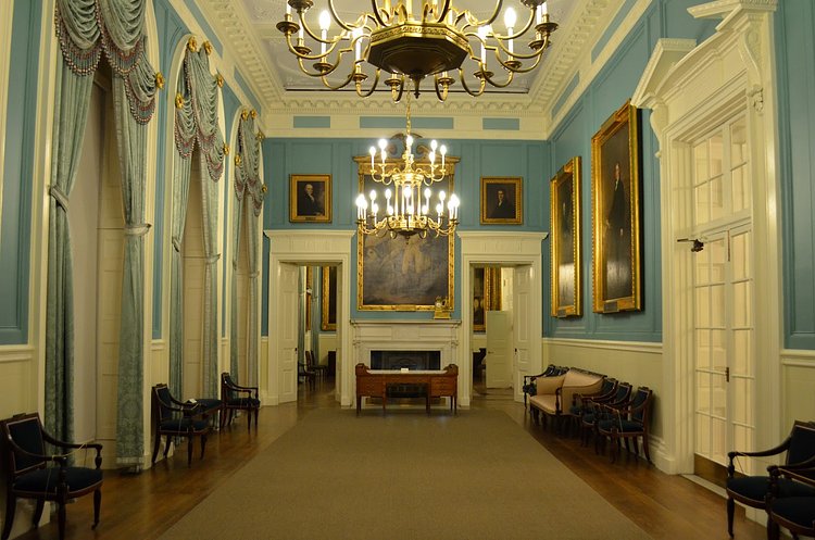 [&hellip;] as well as George Washington's desk