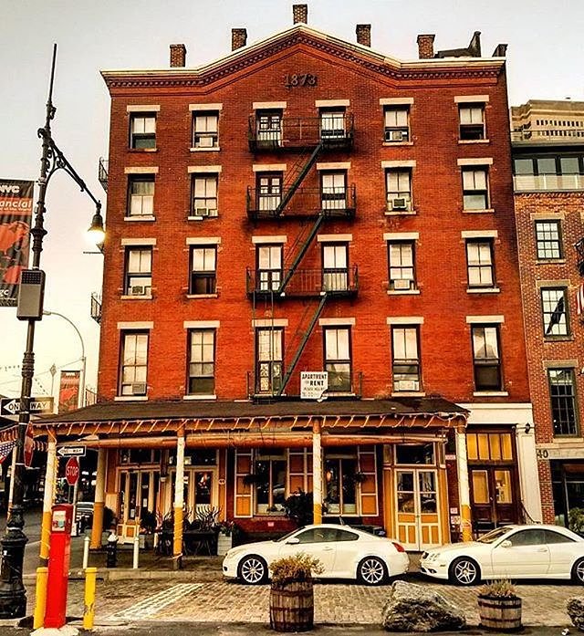 New York, New York. Photo via @qwqw7575 #viewingnyc #newyork #newyorkcity #nyc