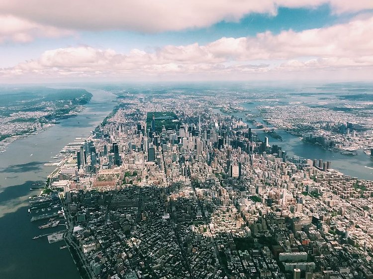 Manhattan, New York. Photo via @alymeowyang #viewingnyc #nyc #newyork #newyorkcity