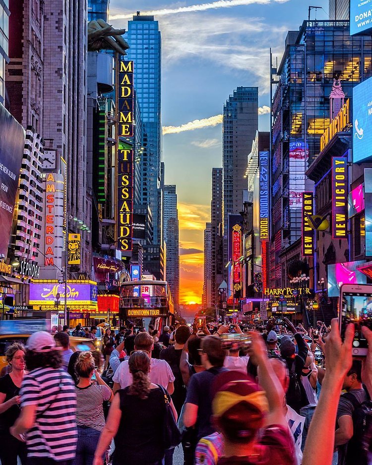 There it is, folks! The last of the sun going down in the middle of 42nd Street on the final day of Manhattanhenge 2018!