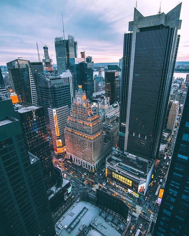 New York, New York. Photo via @cmonboardnyc #viewingnyc #nyc #newyork #newyorkcity