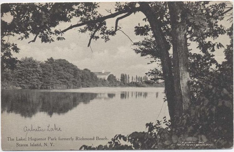 The lake, also known as Arbutus Lake in Huguenot Park -- formerly Richmond Beach. (From the Collection of the Staten Island Museum)
