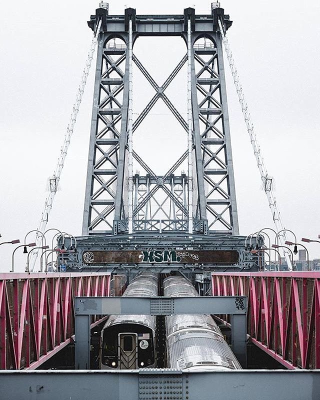 Williamsburg Bridge, New York. Photo via @illwill173 
#viewingnyc