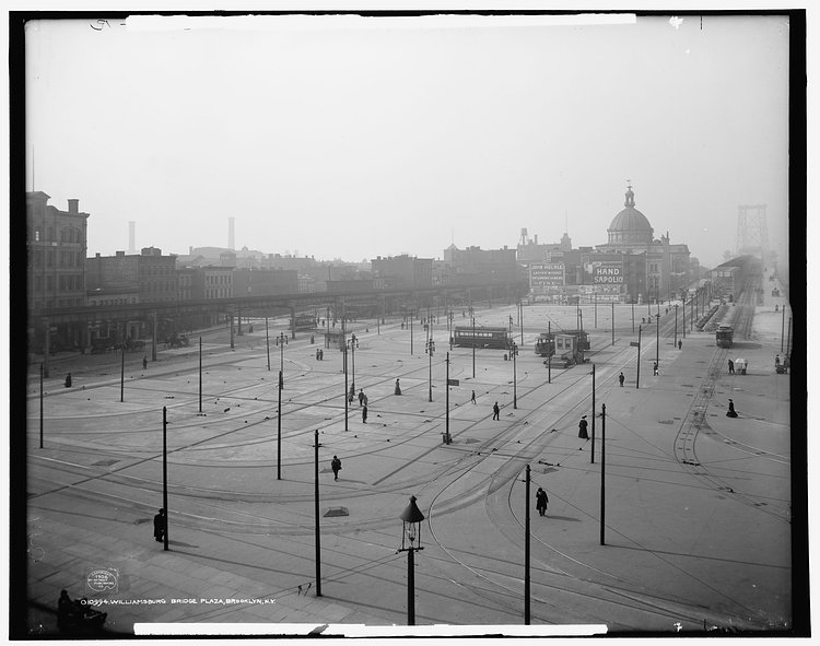 Williamsburg Bridge Plaza, Brooklyn, 1906.