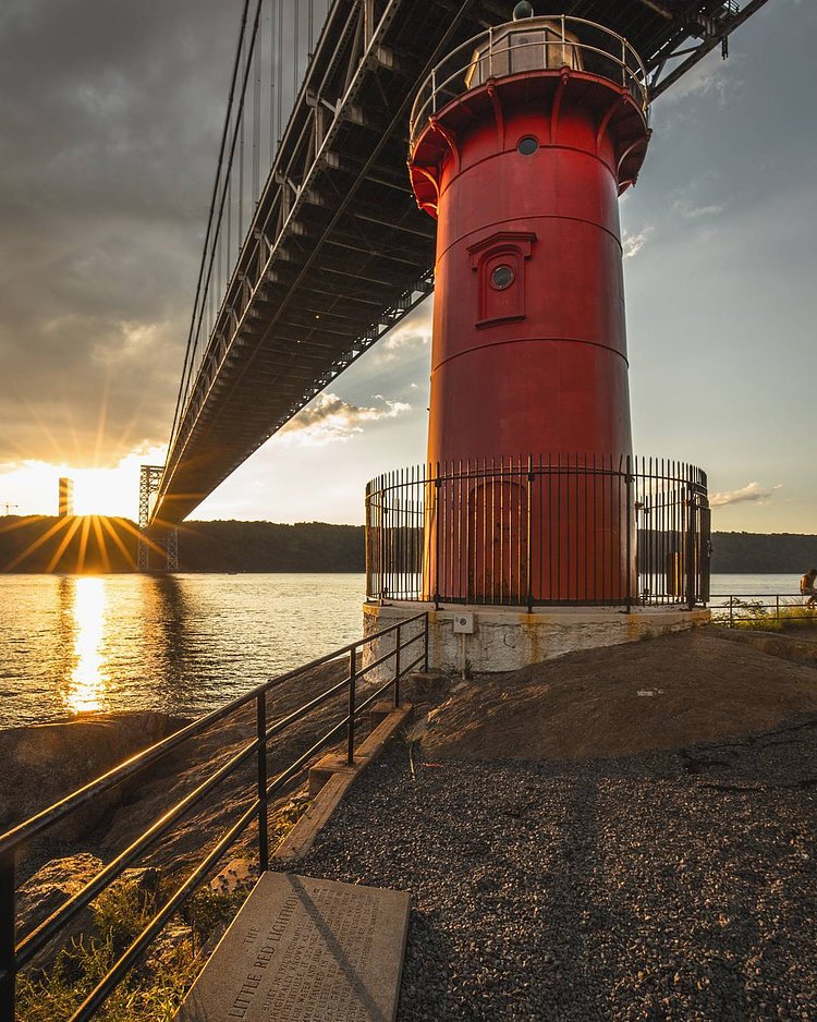 The little red lighthouse ☁️💥