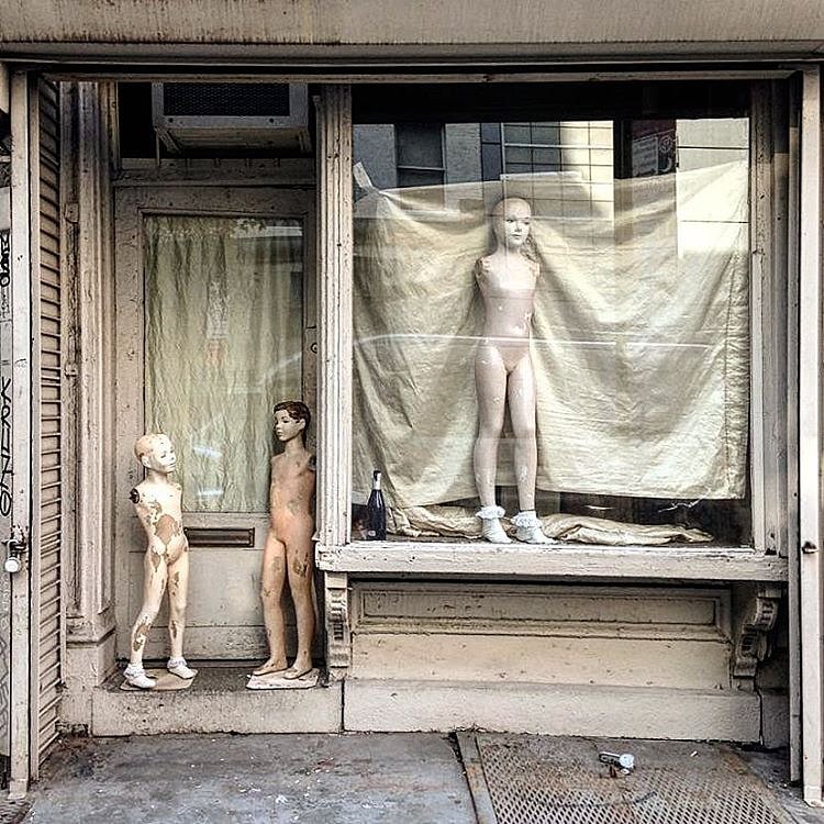 The family are in their new home.

#theinutiliousretailer #retaildesign #mannequin #newyork #lowereastside