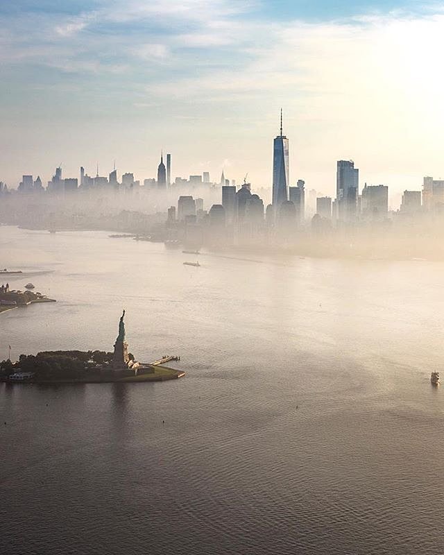 New York, New York. Photo via @craigsbeds #viewingnyc #newyorkcity #newyork
