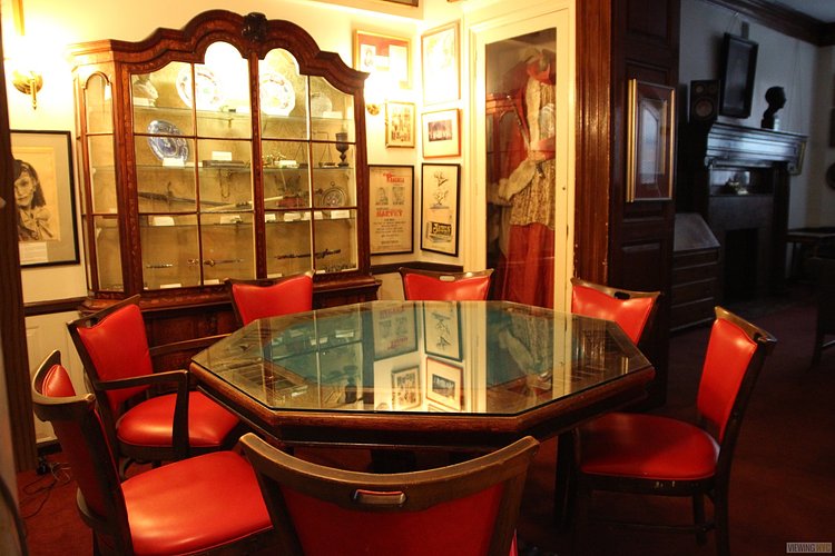 Mark Twain's Poker Table