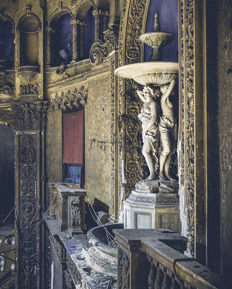 This classical fountain was the most striking feature of the theater’s design.