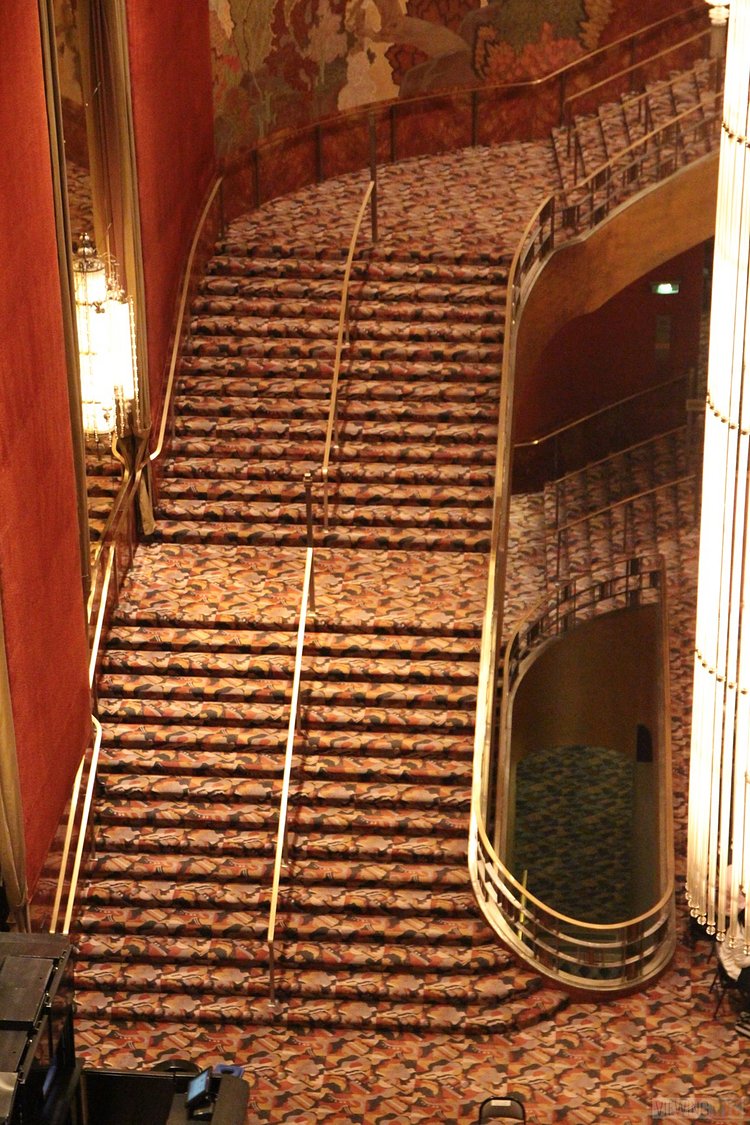 Main Staircase | Built in 1932, Radio City Music Hall is a prime example of art deco architectural style that has withstood the test of time. With tons of gold, reflective surfaces and geometric design, walking through the venue is a bit like stepping back in time. Most of the fixtures, furniture and ornamentation are original, and any replacements are exact replicas of how the theater looked 80 years ago.

Read more here: <a href="https://viewing.nyc/i-braved-a-walkthrough-of-radio-city-music-hall-meant-for-tourists/" rel="nofollow">viewing.nyc/i-braved-a-walkthrough-of-radio-city-music-ha...</a>