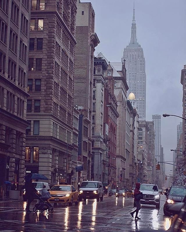 Photo via @fallinginlovewithnyc 
#viewingnyc