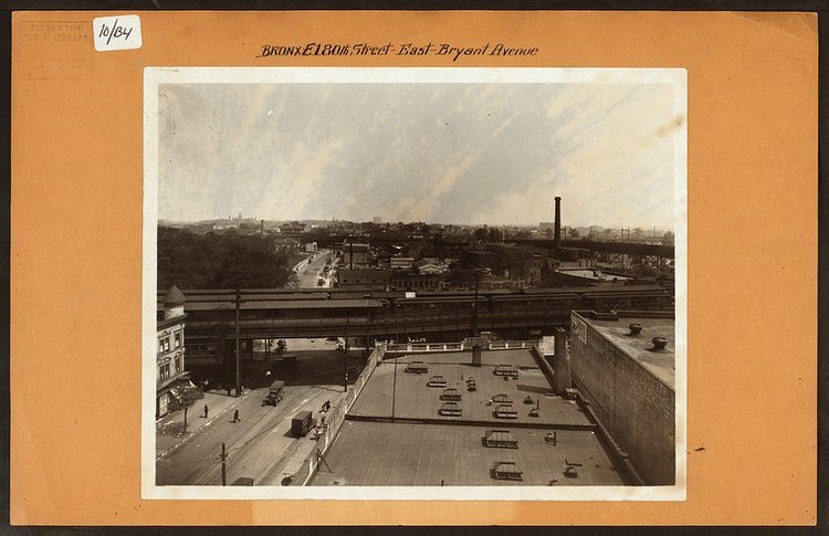 East 180th Street on Bryant Avenue. The El you see, however, is NOT East 180th Street on Morris Park on the 2/5 train but the old Bronx Park Terminal of the 7th Avenue IRT on Boston Road. In the distance you can see the East 180th Street station which is now the 2/5 line.(1926) Irma and Paul Milstein Division of United States History, Local History and Genealogy, The New York Public Library. “Bronx: 180th Street (East) – Bryant Avenue” The New York Public Library Digital Collections. 1926.