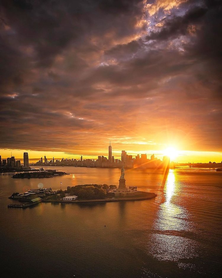 New York Harbor, New York, New York. @flynyon